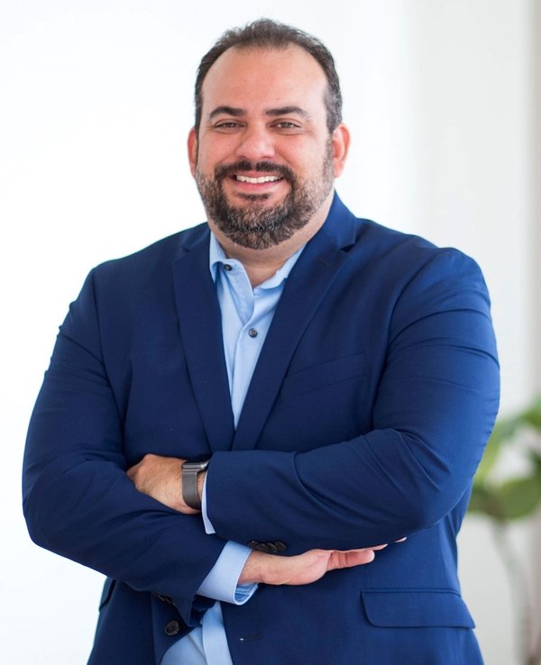 Carlos Olivares — Corretor de Compradores, BHHS EWM Realty Miami